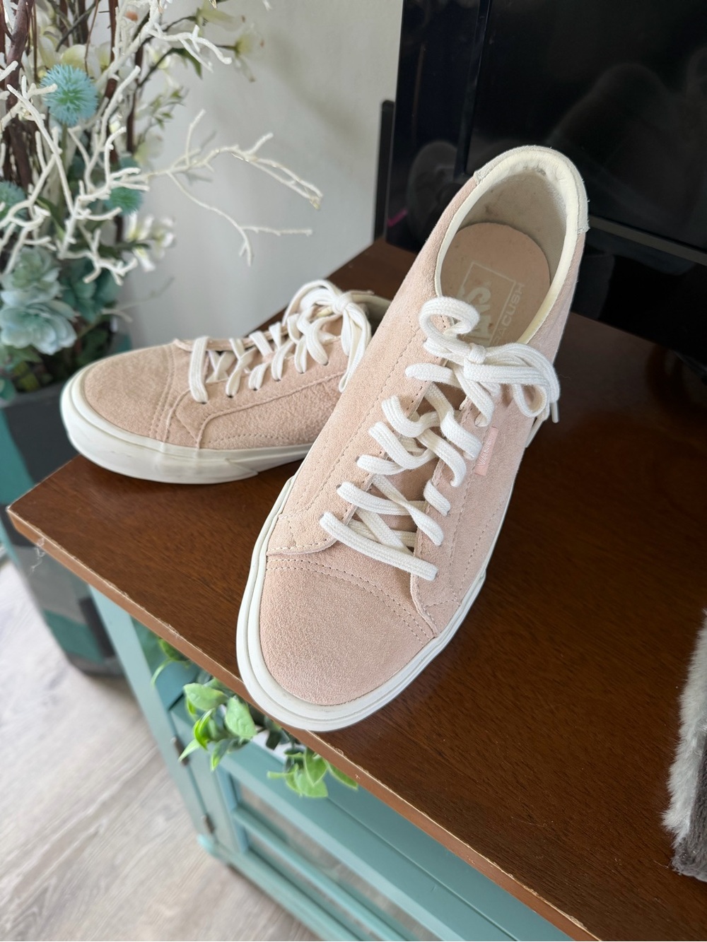 Vans Women's Suede Sneakers in Light Pink Size 8